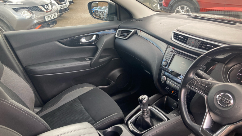 Nissan Qashqai 1.3 DiG-T Acenta Premium 5dr Petrol Hatchback